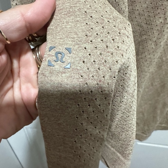 LULULEMON SMRD/LEVI Red Yellow Metal Vent Breathe SS Top Shirt Men's XL - Picture 4 of 5